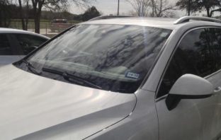 Select Reliable Auto Glass Repair Services